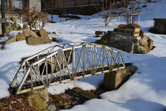 Die Br&uuml;cke haben wir selbst entworfen und gebaut