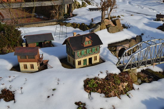 Hinter der Br&uuml;cke ist der Tunnel zu sehen.